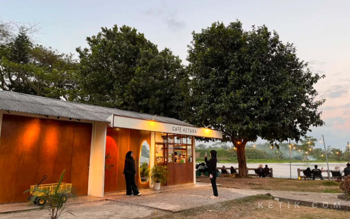Thumbnail Berita - Nongkrong Murah View Mewah di Cafe Ketara Nature Blitar, Asri di Pinggir Bendungan Wlingi