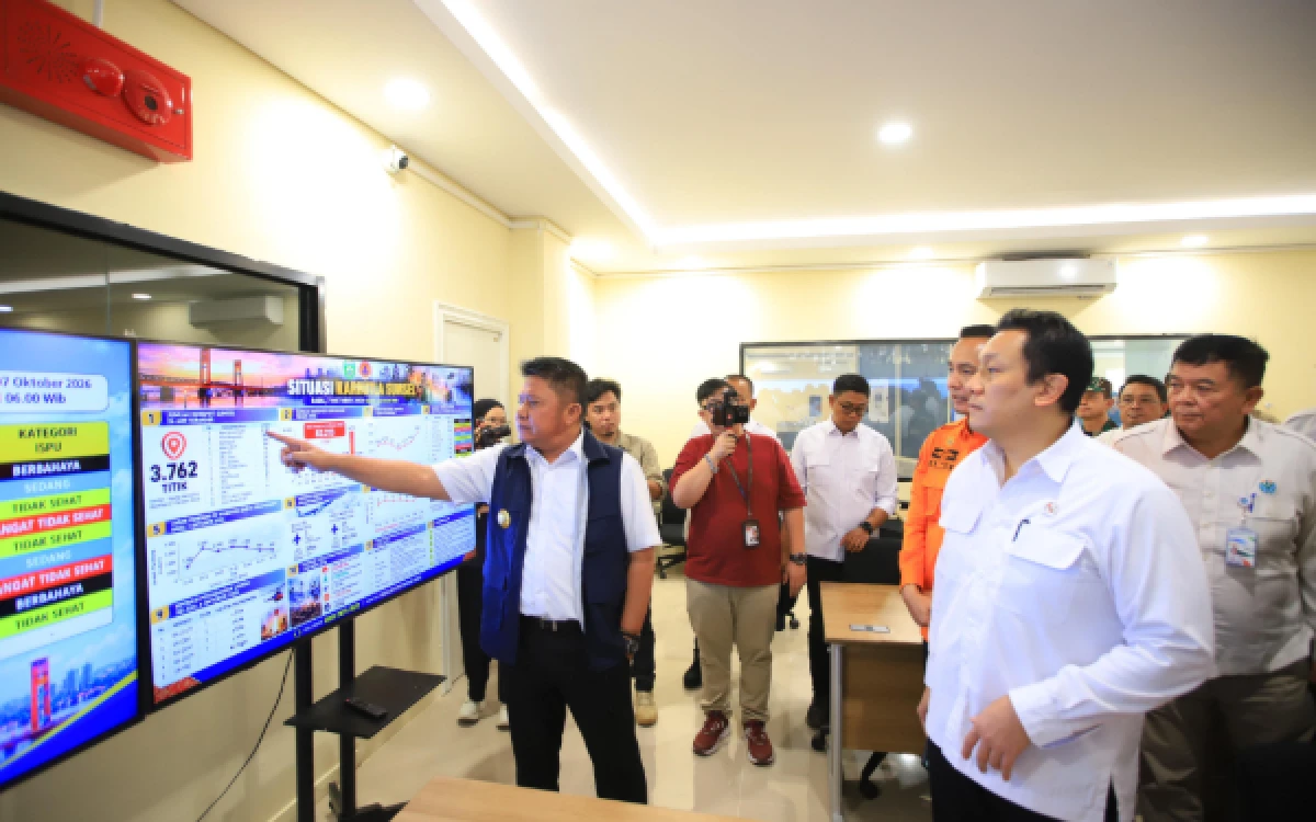 Thumbnail Berita - Wamen LH, Herman Deru Tinjau Penanganan Karhutla  di Palembang