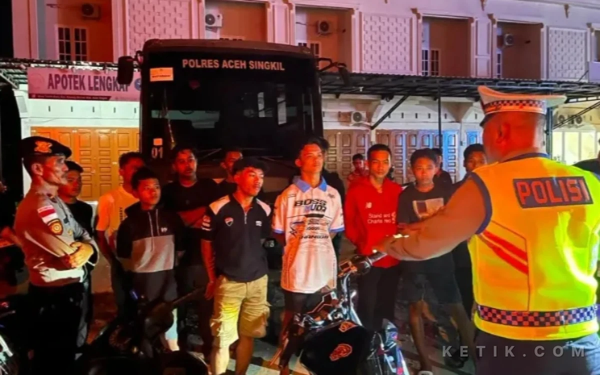 Thumbnail Berita - Malam-Malam Polres Aceh Singkil Gelar Razia Besar, Pengendara Motor dan Mobil Satu per Satu Diperiksa