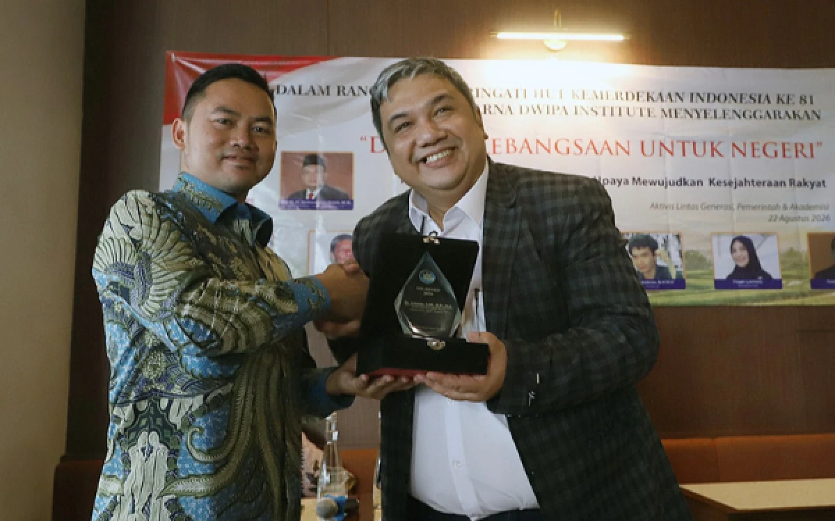 Thumbnail Berita - Ariawan Dinobatkan sebagai Tokoh Muda Jurnalistik Kreatif