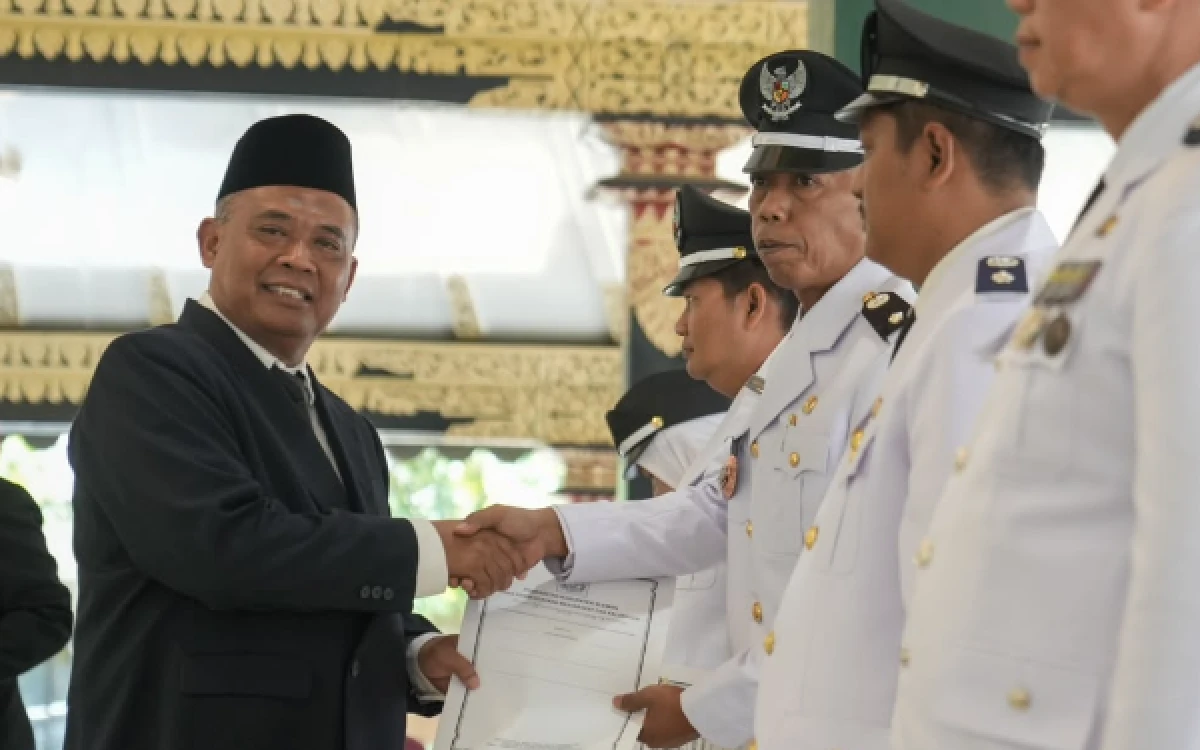 Thumbnail Berita - Bupati Sleman Tekankan Prinsip Manjing Ajur Ajer saat Lantik 5 Lurah Baru