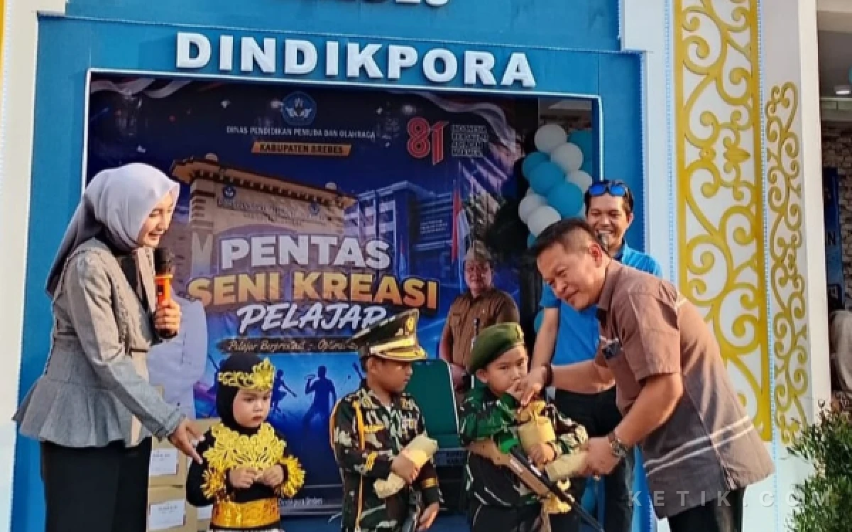 Thumbnail Berita - Stand Dindikpora di Brebes Expo 2026 Jadi Ruang Belajar dan Berekspresi, Orang Tua Apresiasi