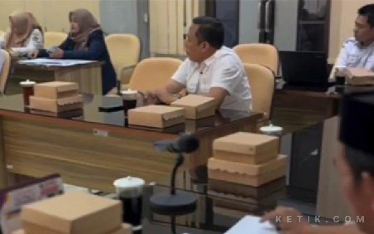 Thumbnail DPRD Kabupaten Blitar Matangkan Raperda Ekonomi Kreatif, Siapkan Payung Hukum Pelaku Industri Kreatif