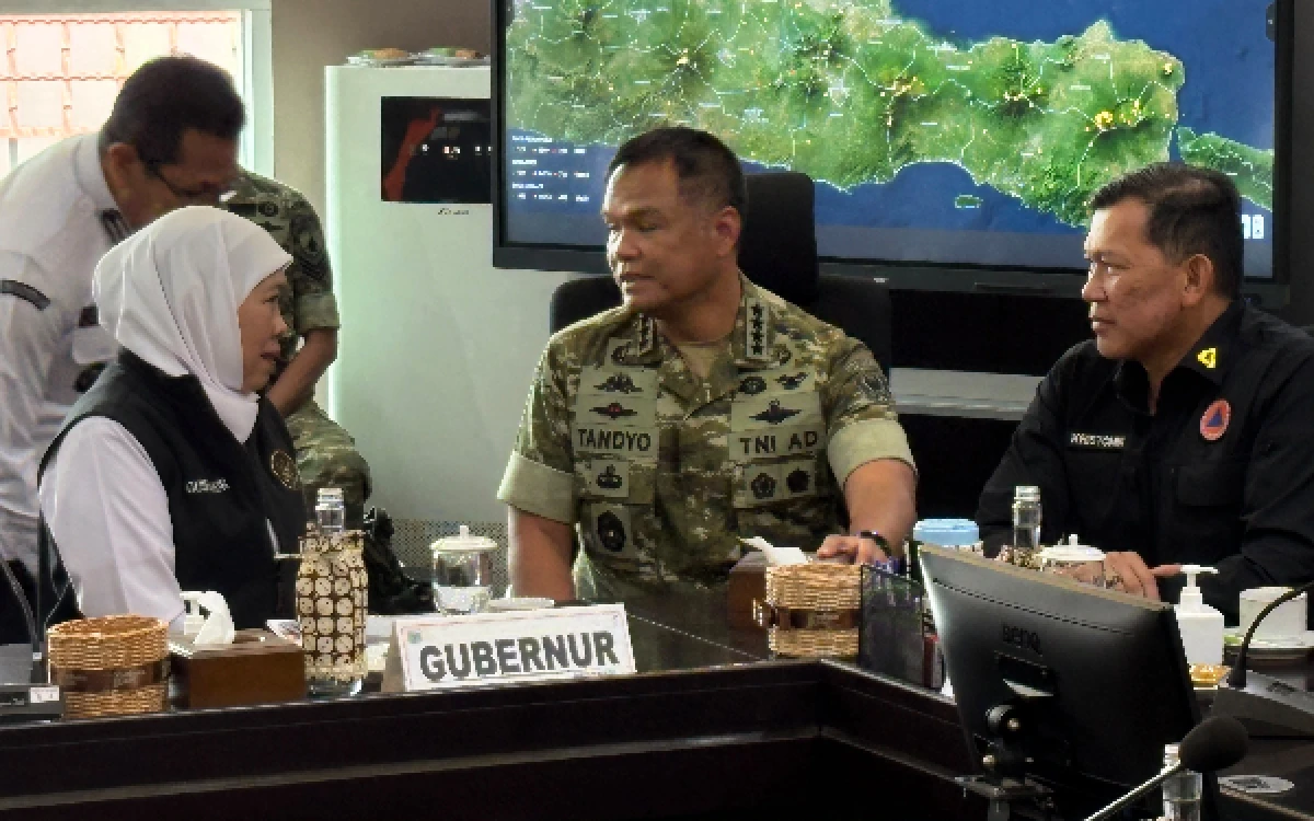 Thumbnail Berita - BNPB Tambah Helikopter dan Pesawat OMC untuk Percepat Penanganan Karhutla di Jatim