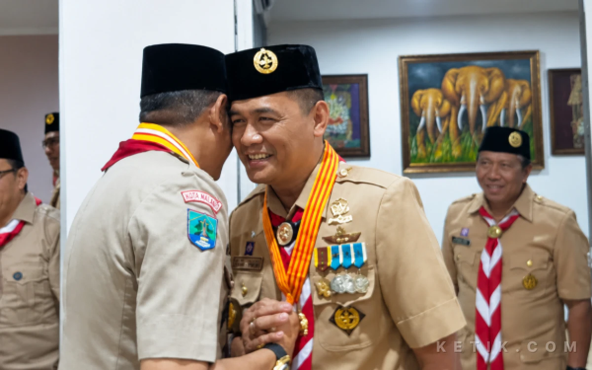 Foto Kiagus Firdaus bersama Wahyu Hidayat dalam Apel Hari Pramuka di Stadion Gajayana Kota Malang. (Foto: Lutfia/Ketik.com)