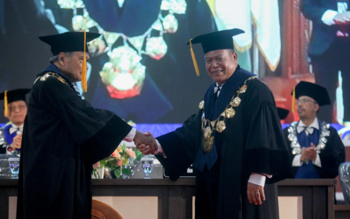 Thumbnail Berita - Rektor Unikama, Prof. Sudi Dul Aji Resmi Dikukuhkan sebagai Guru Besar di Bidang Pendidikan Fisika