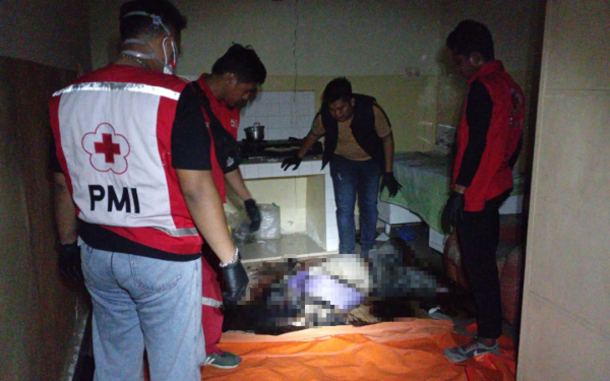 Thumbnail Berita - Pria Misterius Ditemukan Tewas di Poliklinik Kenten Palembang, Polisi Telusuri Dugaan Pencurian