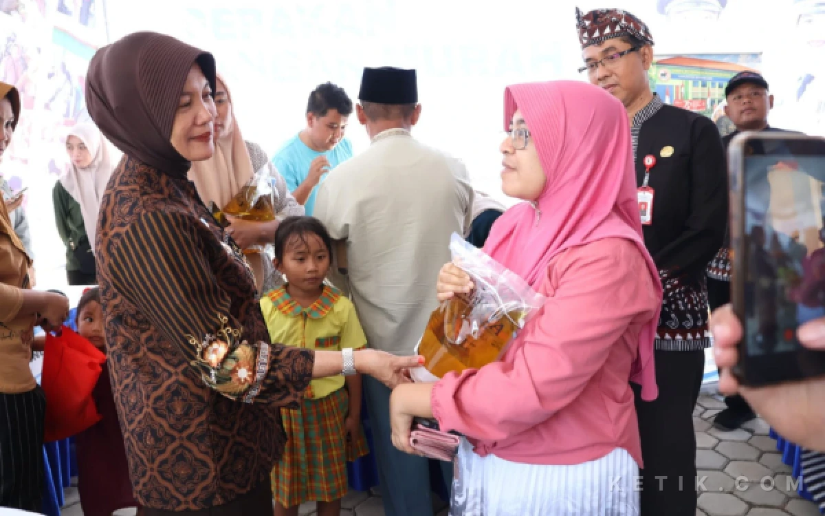 Thumbnail Berita - Pemkab Bojonegoro Perkuat Ketahanan Pangan, Salurkan Bantuan untuk Ratusan Balita dan Gelar Pangan Murah