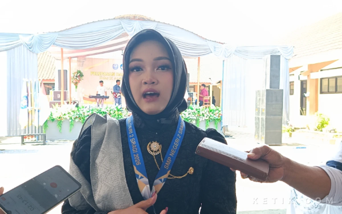 Thumbnail Berita - Sosok Keyla Rahmawati Peraih Peringkat 1 SMPN 2 Sragi Pekalongan, Ungkap Kunci Sukses Belajar