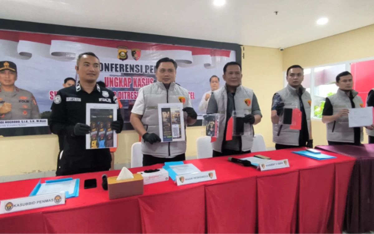 Foto Ungkap kasus kasus Website palsu pendaftaran Sumsel Bhayangkara Run 2026 yang dirilia di Mapolda Sumsel, Kamis 16 Juni 2026. (Foto : Yola/Ketik.com)