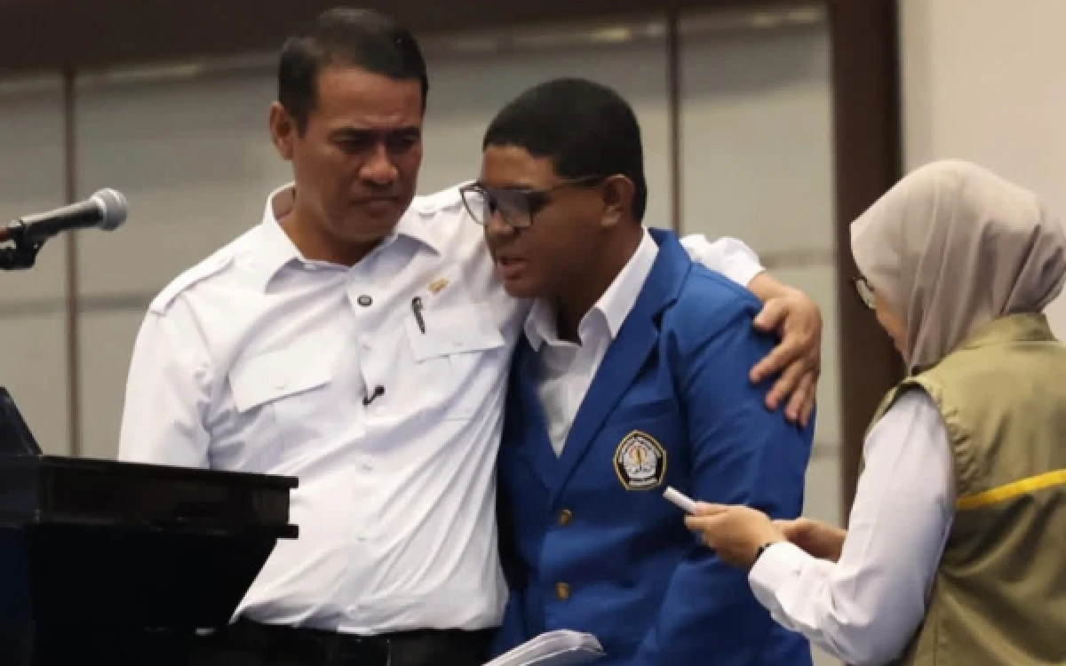 Thumbnail Berita - Curhatan Mahasiswa Alor soal Beras Rp30 Ribu, Mentan Minta Bulog Segera Turun Tangan
