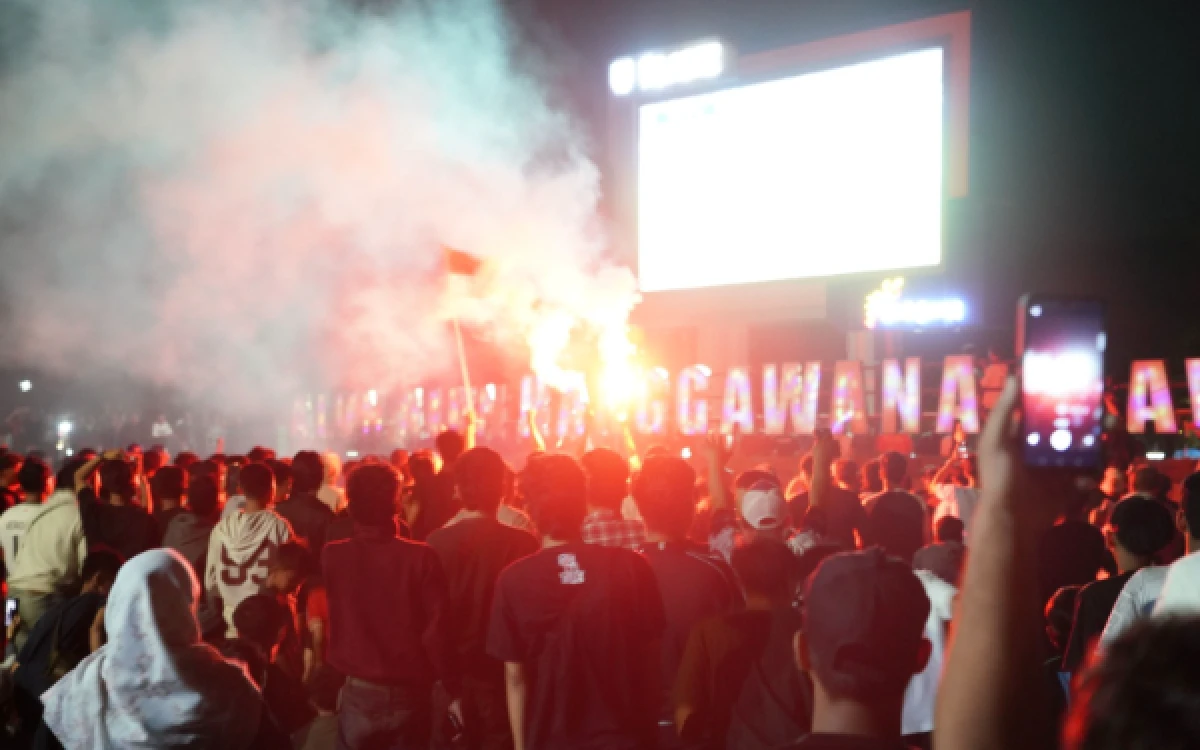Thumbnail Berita - Euforia Pesta Kemenangan Timnas Indonesia sampai Tegal! Ribuan Warga Rayakan Juara di Alun-Alun hingga Slawi