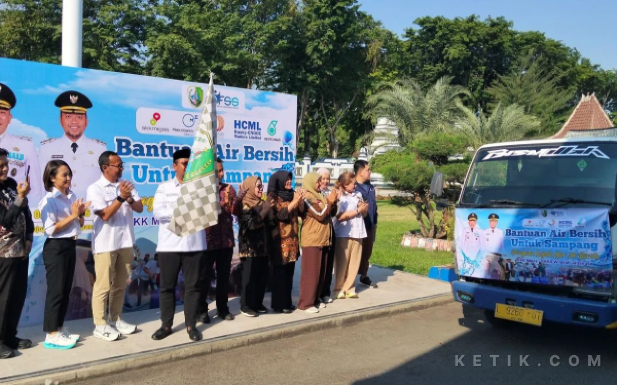 Thumbnail Berita - Sampang Dilanda Kekeringan,  SKK Migas dan Searah Distribusikan Air Bersih ke 7 Kecamatan hingga Pesantren