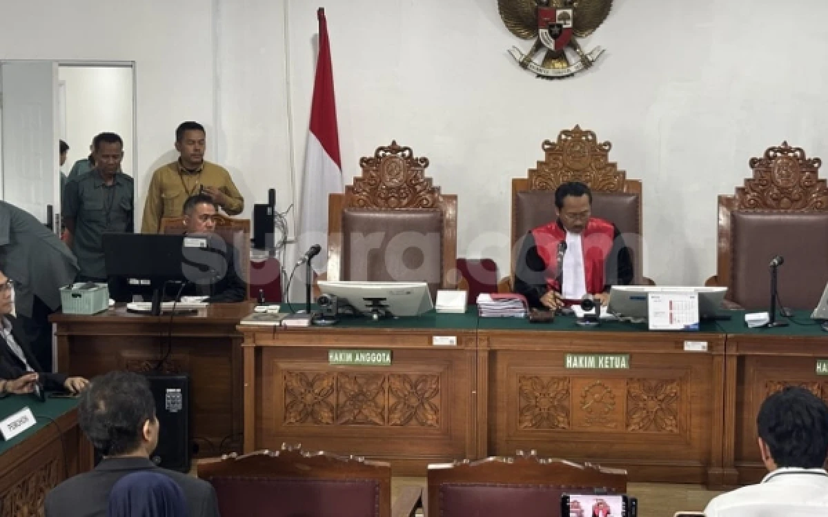 Thumbnail Berita - Praperadilan Roy Suryo Dikabulkan Sebagian, PN Jaksel Nyatakan Penangkapan hingga Penahanan Tidak Sah