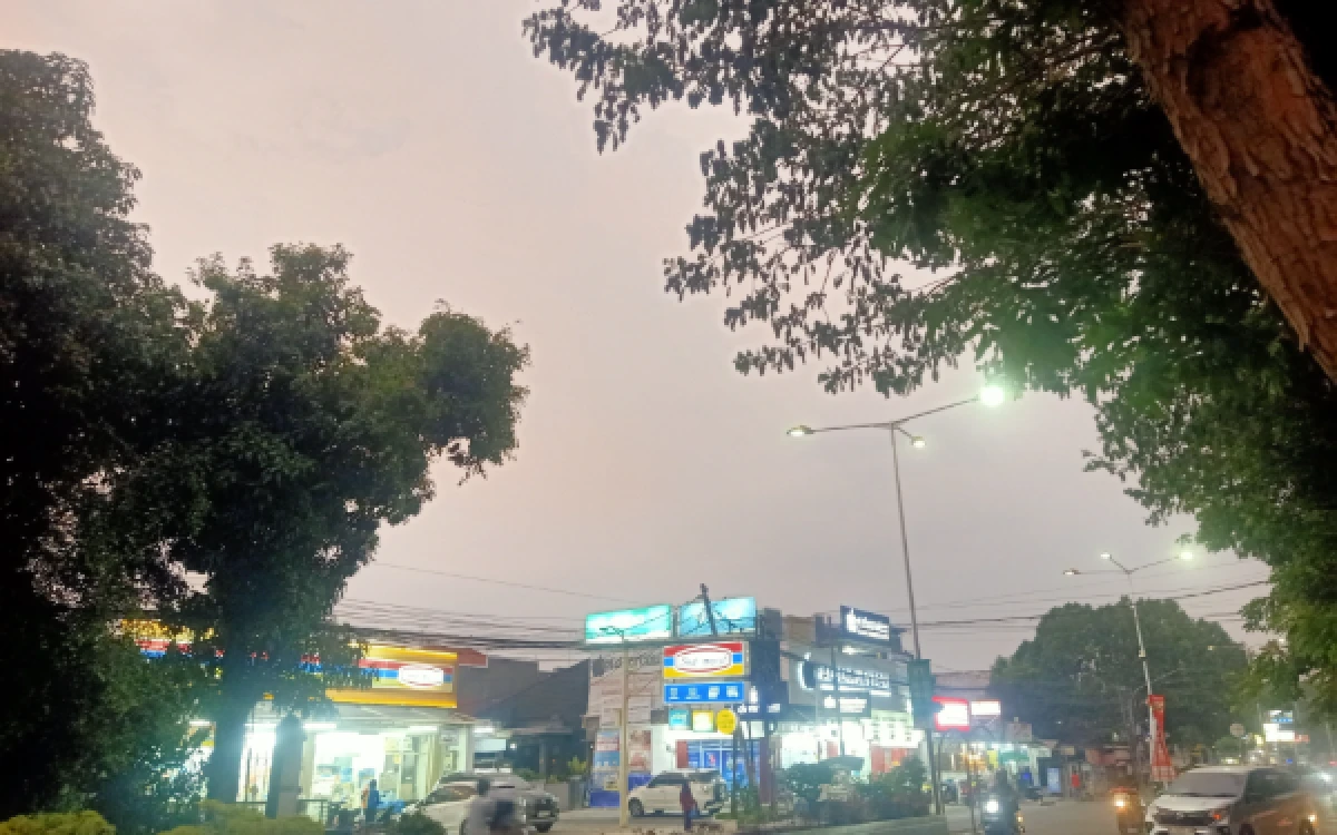 Thumbnail Berita - Langit Rangkasbitung Tampak Keruh di Tengah Sebaran Asap Karhutla, DLH Lebak Belum Lakukan Pengecekan