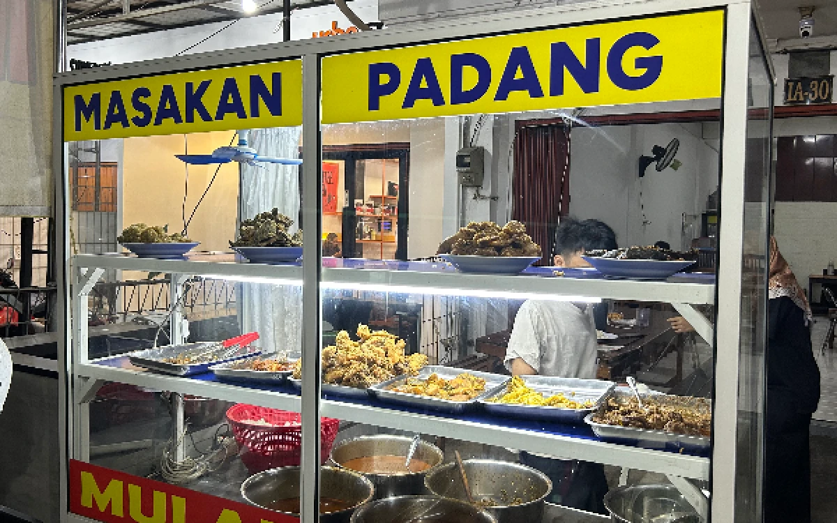 Thumbnail Berita - Pertahankan Resep Warisan, Cita Rasa Otentik RM Padang Suku Jambak Surabaya Jadi Jujukan Favorit Pelanggan