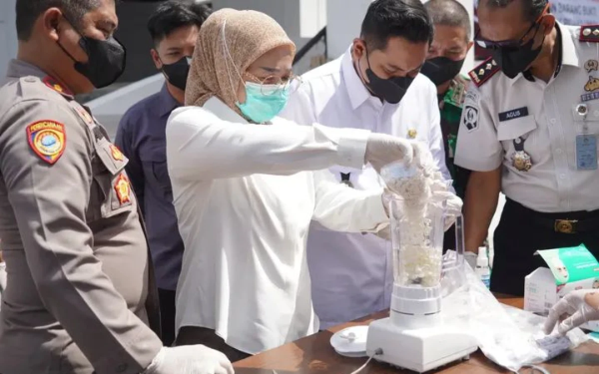 Thumbnail Berita - Ketua DPRD Lumajang Ikut Musnahkan Barang Bukti Perkara Pidana Umum