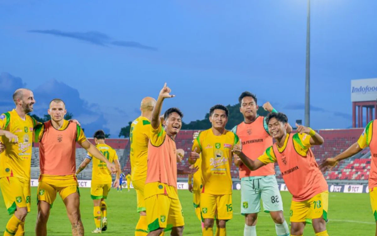 Thumbnail Berita - Persiapan Super League, Azrul Ananda Optimistis Persebaya Mampu Bersaing di Papan Atas