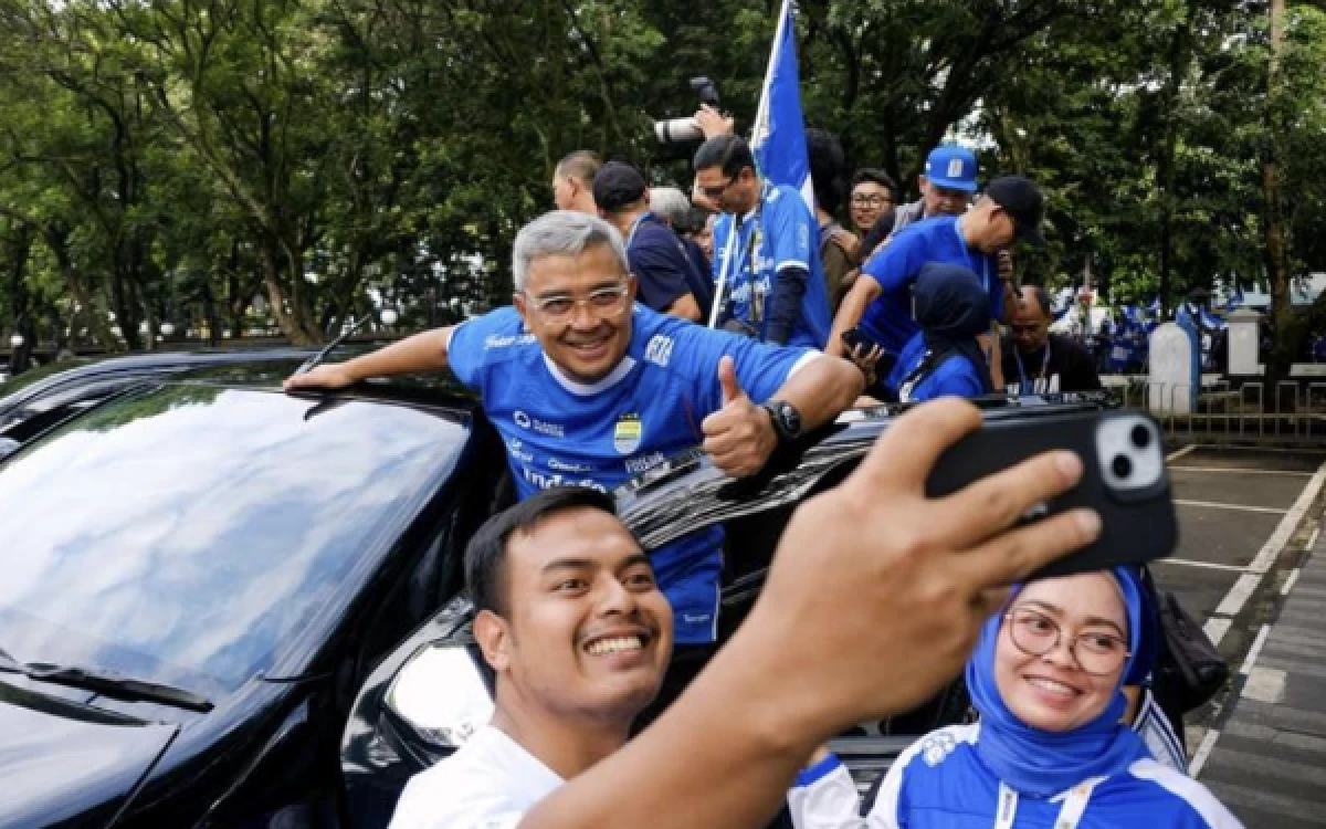 Thumbnail Berita - Persib di Ambang Juara Super League, Wali Kota Bandung Ajak Bobotoh Rayakan Gelar dengan Tertib