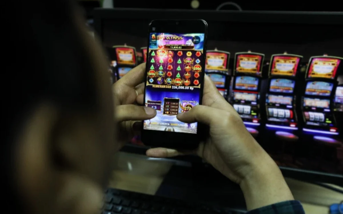 Thumbnail Berita - Judi Online Ujangbet Berserver Kamboja Terbongkar, Transaksi Rp890 Miliar
