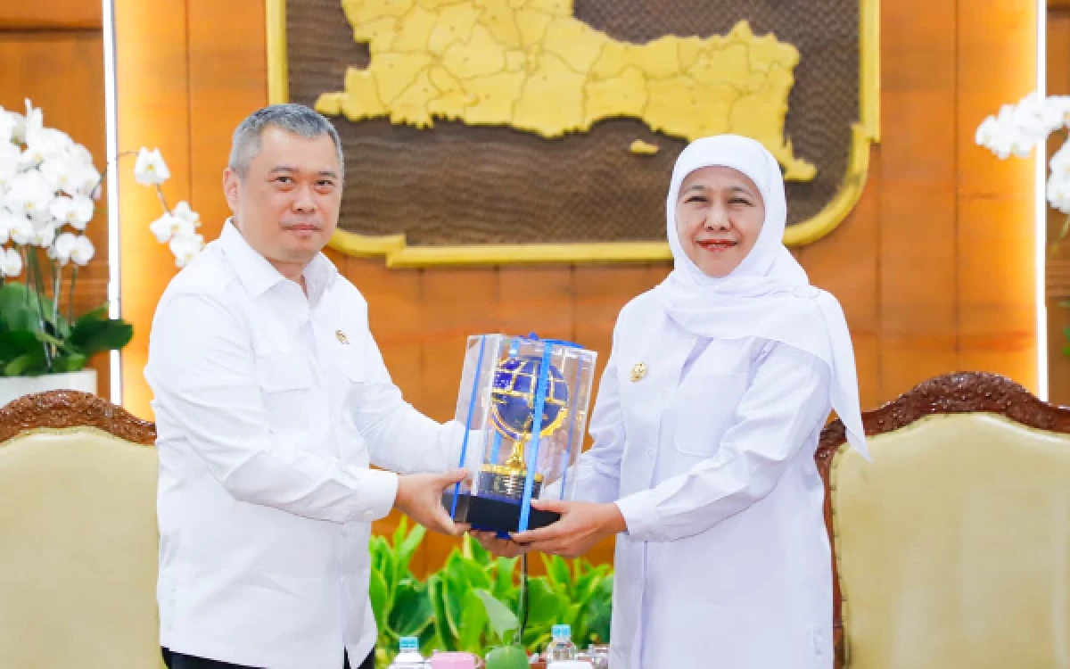 Thumbnail Berita - Jalur Menuju Ketapang Sering Macet Panjang, Ini Solusi Menhub Usai Diskusi Bareng Gubernur Khofifah