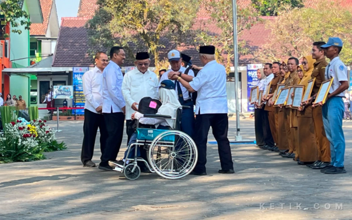 Thumbnail Berita - Anti Perpeloncoan, Mendikdasmen Buka MPLS Ramah di Malang