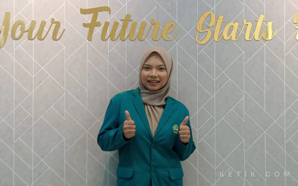 Thumbnail Berita - Lulusan Terbaik III Wisuda UNISMA 2026, Shofia Jannatul Ma'rifah Teliti Nanopartikel Besi Ekstrak Delima sebagai Antibakteri