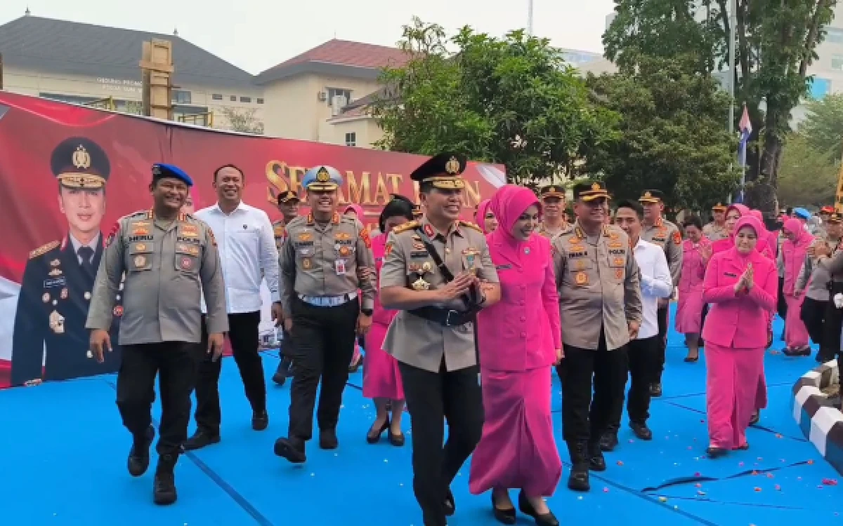 Thumbnail Berita - Irjen Pol Rony Samtana Resmi Pimpin Polda Sumsel, Penuntasan Karhutla Jadi Sorotan