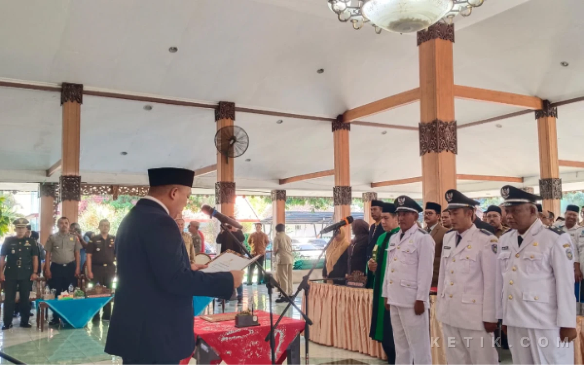 Thumbnail Berita - Bupati Situbondo Lantik 3 Kepala Desa Hasil Pilkades PAW, Ini Pesannya