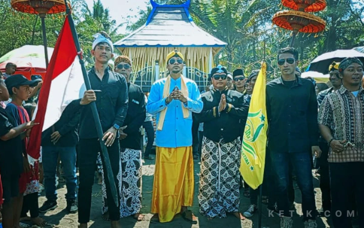 Thumbnail Berita - Nguri-uri Budaya Leluhur, Yayasan Al Jawi Nusantara Bersama Nelayan Cilacap Gelar Sedekah Laut yang Sakral