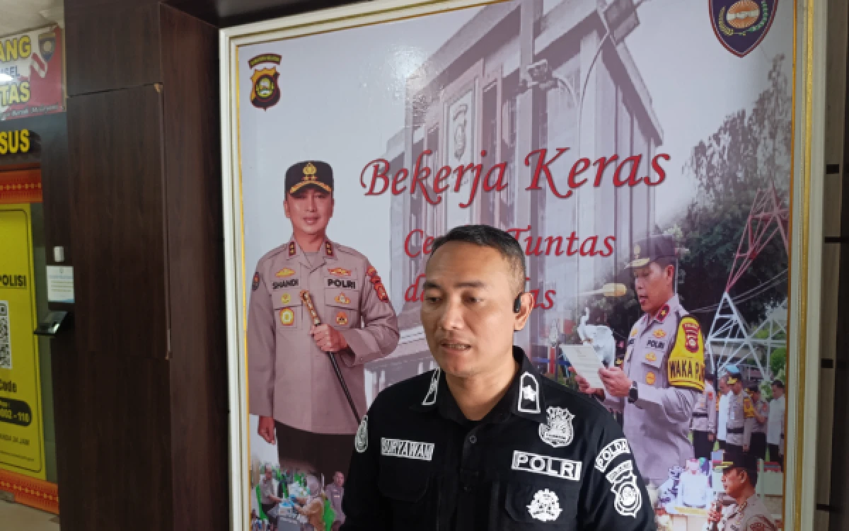 Foto Kasubbid Penmas Bidhumas Polda Sumsel, Kompol I Putu Suryawan saat diwawancarai di Mapolda Sumsel, Rabu 24 Juni 2026. (Foto : Yola/Ketik.com)