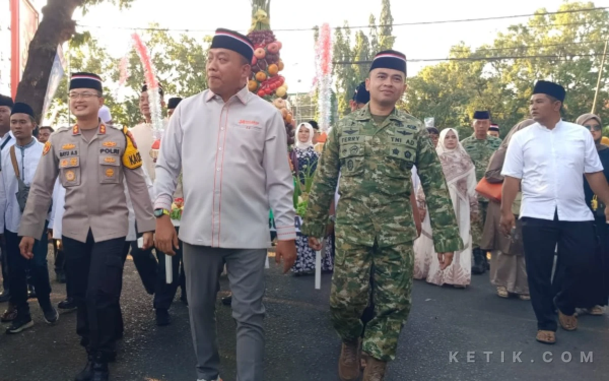 Thumbnail Berita - Sambut Maulid Nabi, Pemkab Situbondo Gelar Kirab 2.400 Ancak Agung yang Kental Toleransi
