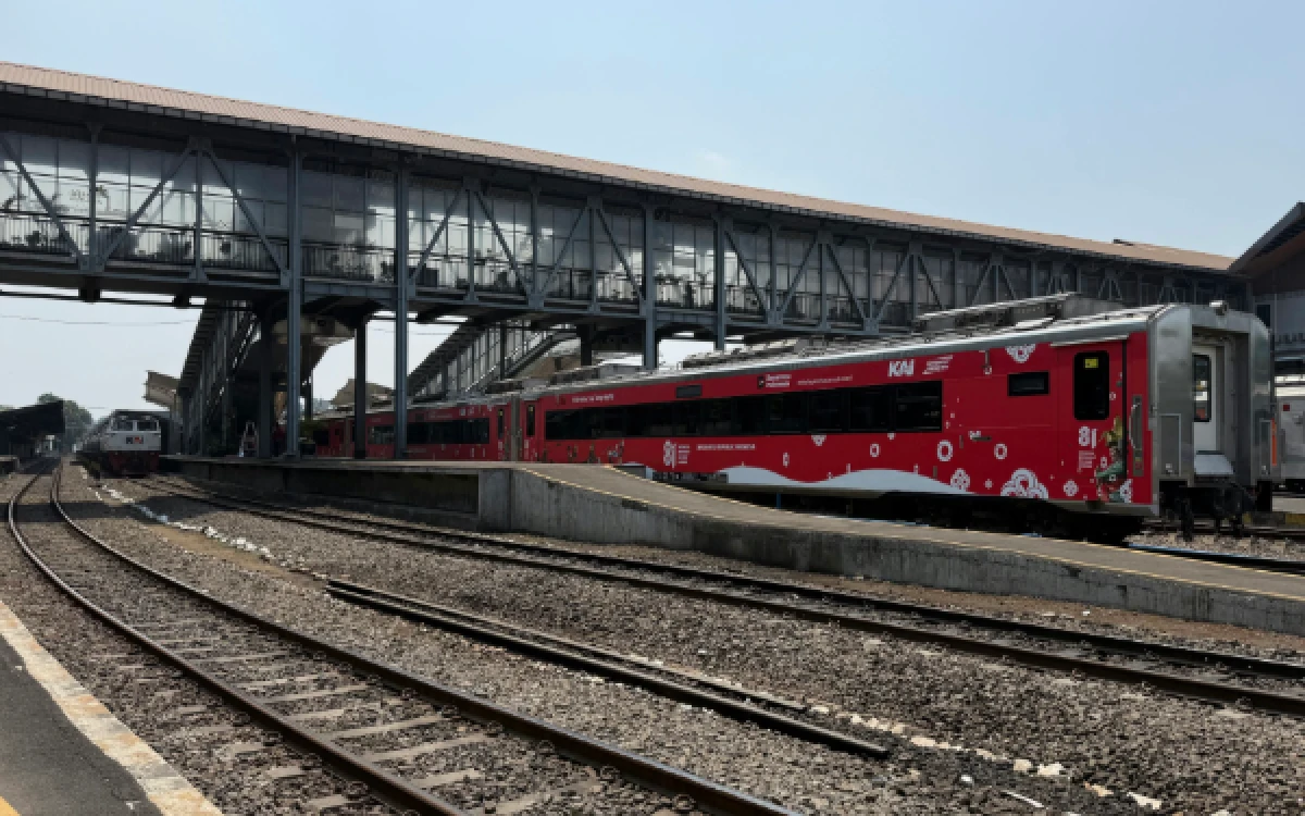 Foto Rangkaian kereta Gajayana yang menghubungkan Malang dengan Gambir Jakarta berbalut livery khusus bernuansa merah putih, Minggu, 16 Agustus 2026 (Foto : Kukuh/Ketik)