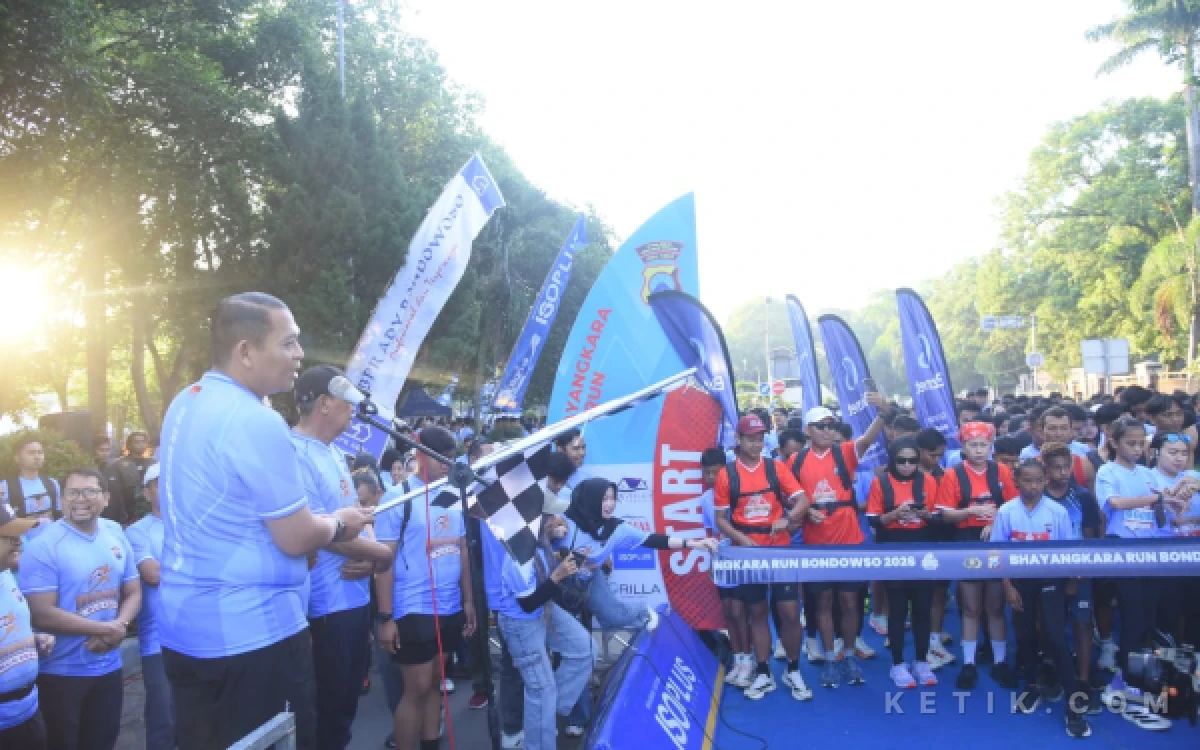 Thumbnail Berita - Bhayangkara Run 5K Pecah Rekor Antusiasme, 1.500 Warga Bondowoso Berlari Bersama Polri di HUT ke-80 Bhayangkara
