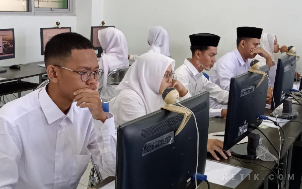 Thumbnail Berita - Perjuangan Tsabita, Calon Mahasiswa Asal Probolinggo yang Rela Berangkat Jam 1 Dini Hari Demi Tes Mandiri UIN Malang