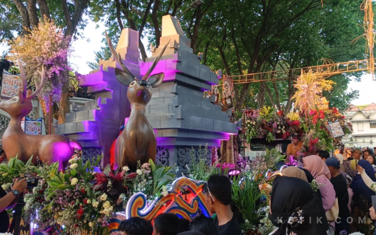 Foto Antusiasme Warga Saat Gresik Merdeka Carnival 2026 di Pendopo Bupati Gresik (Foto: Daniel Andayawan/Ketik.com)