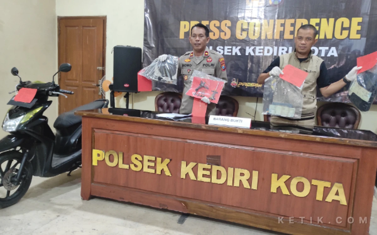 Thumbnail Berita - Polsek Kediri Kota Ringkus Dua Pelaku Curanmor dalam Satu Jam, Terungkap Diduga Terlibat Lima Aksi Pencurian