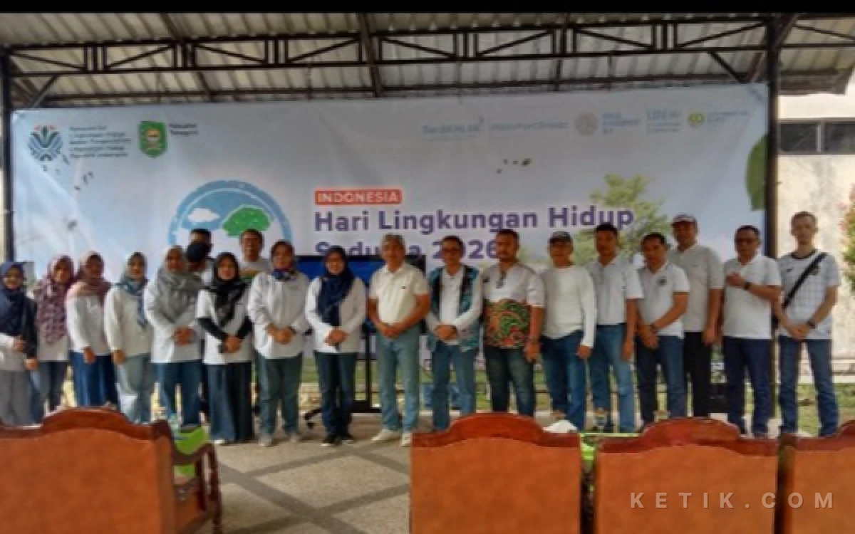 Foto Sekda Trenggalek bersama jajarannya usai mengikuti teleconforece (foto: Agus Riyanto/Keyik.com)