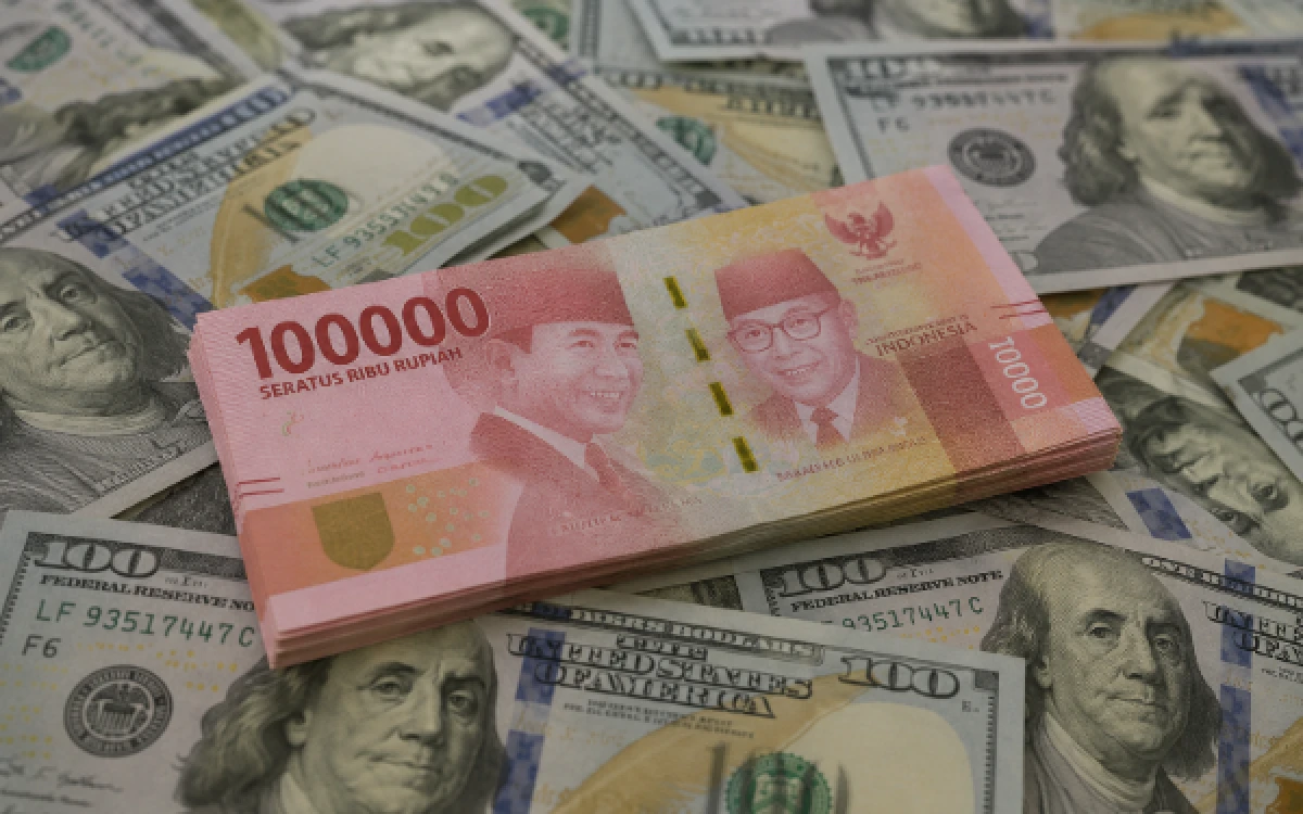 Thumbnail Berita - Rupiah Tembus Rp17.500 per Dolar AS, Harga Barang Impor hingga Elektronik Terancam Naik
