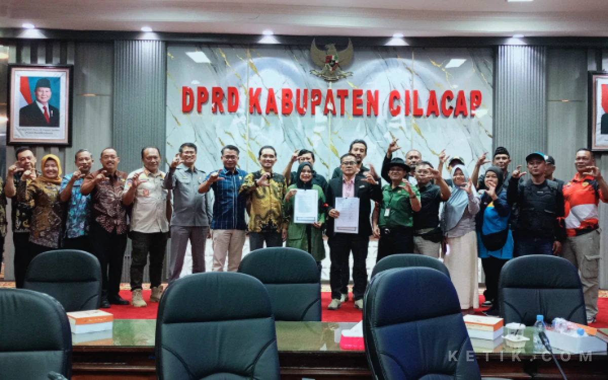 Thumbnail Berita - Audiensi Alot 8 Jam di DPRD Cilacap, Tuntutan Warga Donan soal Bau Busuk Pabrik PT Hongze Capai Kesepakatan