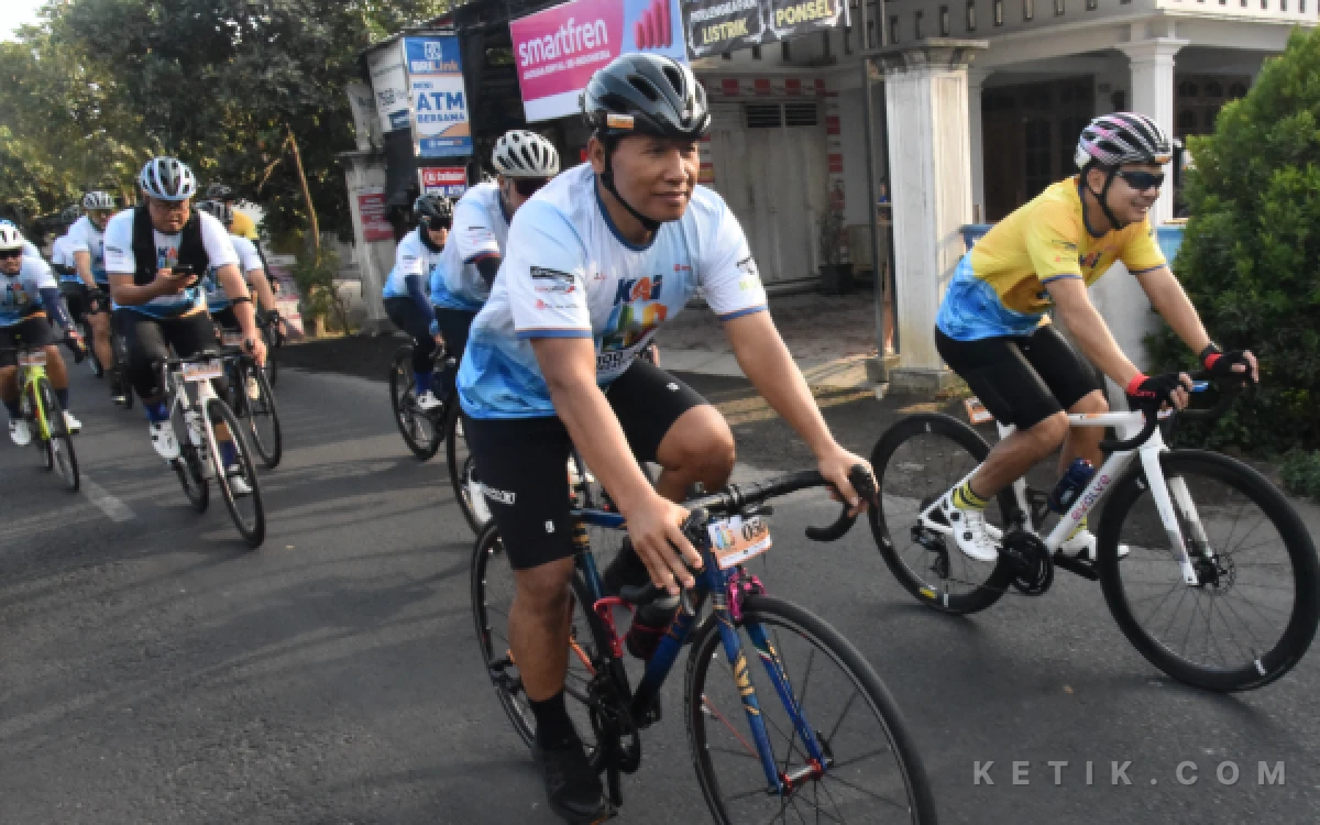Thumbnail Berita - 600 Pesepeda "Kepincut" Pesona JLS Tulungagung di KAI JLS 100