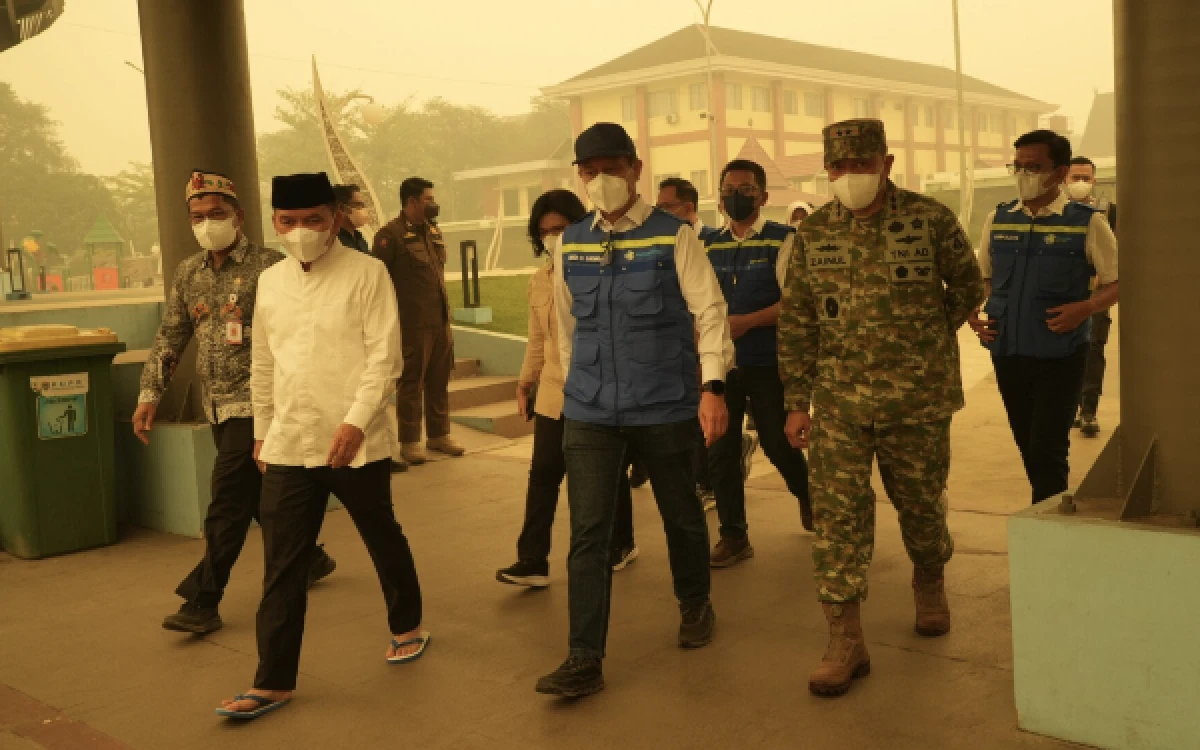 Thumbnail Berita - Deretan Catatan Penting Menkes Budi Gunadi Usai Turun Langsung Sambangi Warga Terdampak Karhutla di Palangka Raya