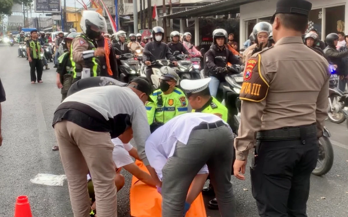 Thumbnail Berita - Lansia Meninggal dalam Kecelakaan di Junrejo Kota Batu, Polisi Ungkap Dugaan Penyebabnya