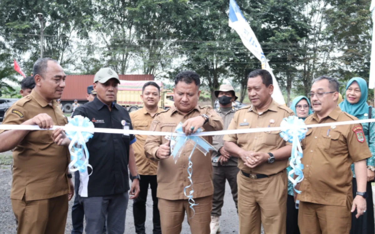 Thumbnail Berita - Dorong UMKM Naik Kelas, Wabup Asahan Rianto Buka Festival Jajanan Kuliner dan Produk Lokal 2026