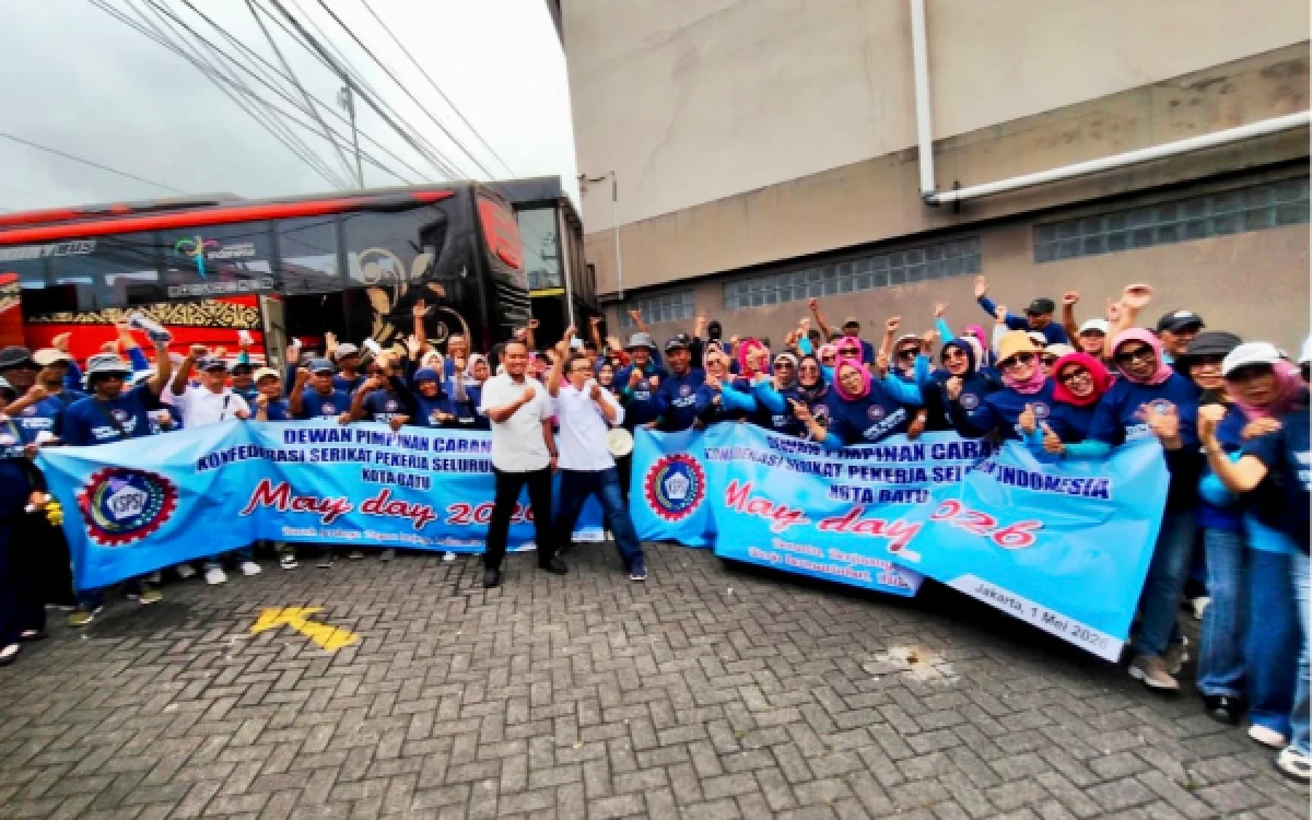 Thumbnail Berita - Semangat Hari Buruh! 100 Buruh SPSI Kota Batu Ikut May Day Fiesta di Monas Jakarta