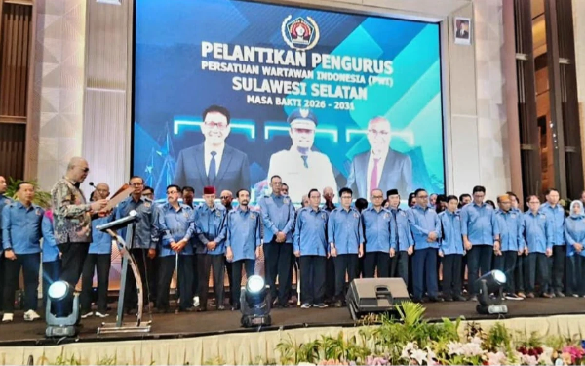 Thumbnail Berita - Lantik Pengurus PWI Sulsel 2026–2031, Cak Munir: Pers Tak Akan Mati, Jurnalistik Akurat Tetap Utama