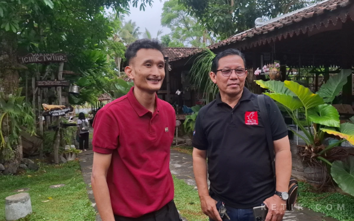 Foto Kolaborasi apik antara Derra (kiri) dan Agung Sasongko (kanan) dari PAS Management dalam mengelola destinasi kuliner dan wisata keluarga di Pakem, Sleman. (Foto: Fajar R/Ketik.com)