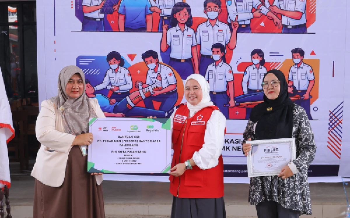Thumbnail Berita - Demi Kemanusiaan, Ketua PMI Palembang Dewi Sastrani Turun Langsung Bakar Semangat Ratusan Pelajar di SMKN 1