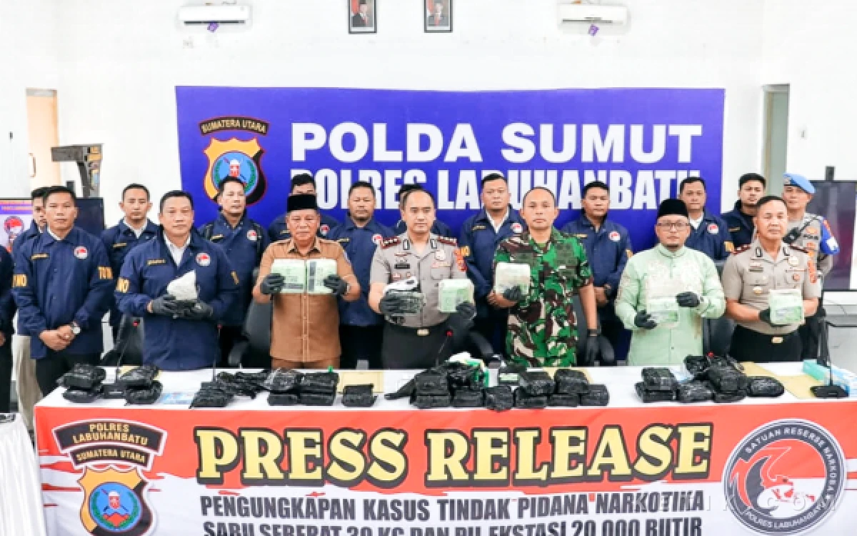 Thumbnail Berita - Polres Labuhanbatu Tangkap Pria Bawa 30 Kg Sabu dan 20.000 Pil Ekstasi, Diupah Rp4 Juta per Kilogram