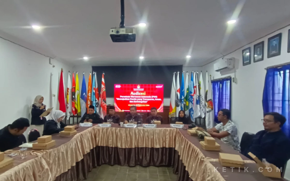 Thumbnail Berita - Wujudkan Pemilu Transparan serta Berintegritas, KPU Situbondo Gelar Audiensi dengan PWI